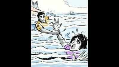 Woman jumps into Hooghly