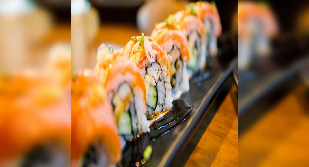Spicy Salmon Sushi Roll Recipe: How to Make Spicy Salmon Sushi Roll