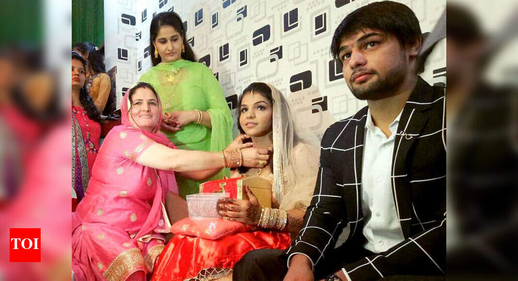 Sakshi Malik Sakshi gets engaged to wrestler boyfriend Satyawart