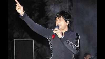 KK makes audience sway to tunes with B'wood numbers
