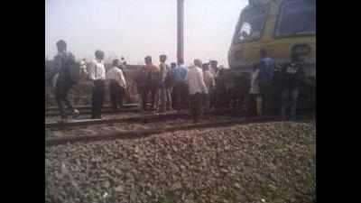Engine derails, trains arrive late in Indore