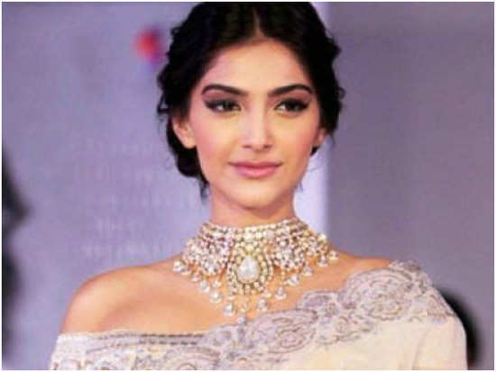 Sonam Kapoor officially confirms her relationship?!