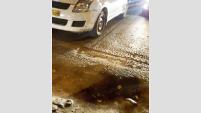 Mumbai cop falls in pothole, vents ire on social media