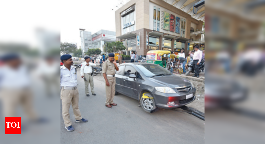 Traffic cop beaten for towing scooter | Ahmedabad News - Times of India