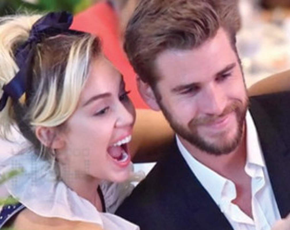 
Miley Cyrus-Liam Hemsworth's first appearance post patch up
