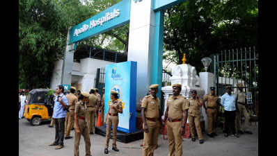 Jayalalithaa in hospital: No police for citizens as cops fortify Apollo