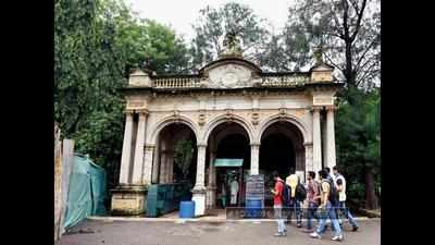 Mumbai zoo in licence jeopardy?