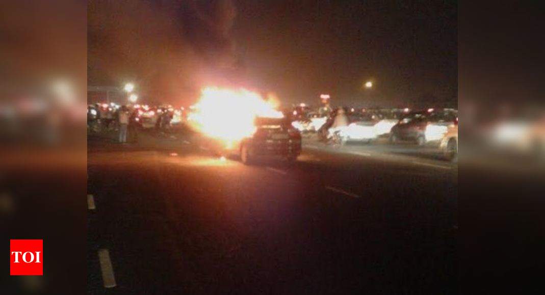 Sedan catches fire on Delhi-Gurgaon expressway | Gurgaon News - Times ...