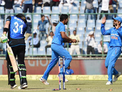 India v New Zealand, 2nd ODI Talking points: Umesh's ripper and Pandya's slap shot