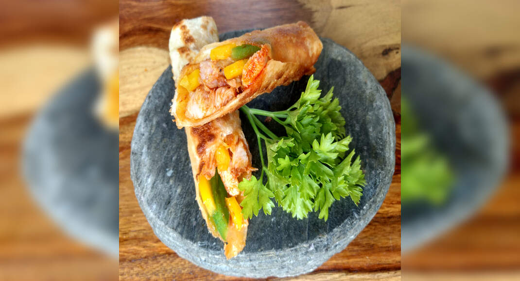 Peri Peri Chicken Roomali Wrap Recipe: How to Make Peri Peri Chicken ...