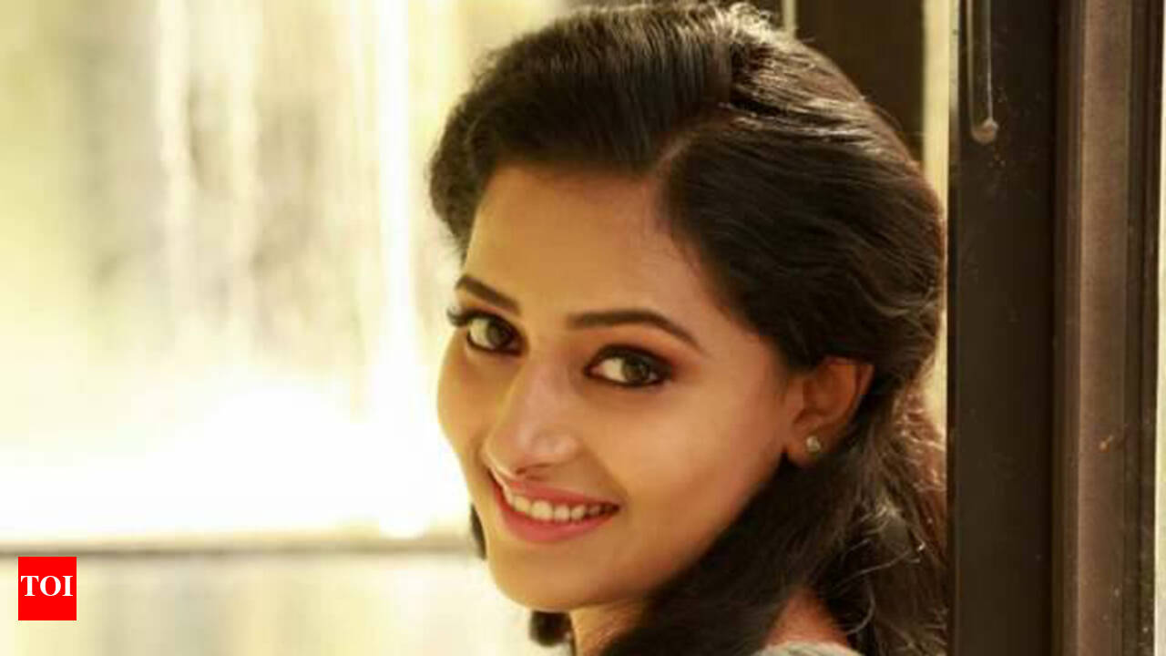 Anu Sithara to sport a thattam in her next film too | Malayalam Movie News  - Times of India