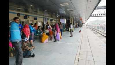 21-year-old IAS aspirant falls off train in Kalyan, loses her leg