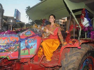Amrita Puri learns to drive a tractor for P.O.W. – Bandi Yuddh Ke