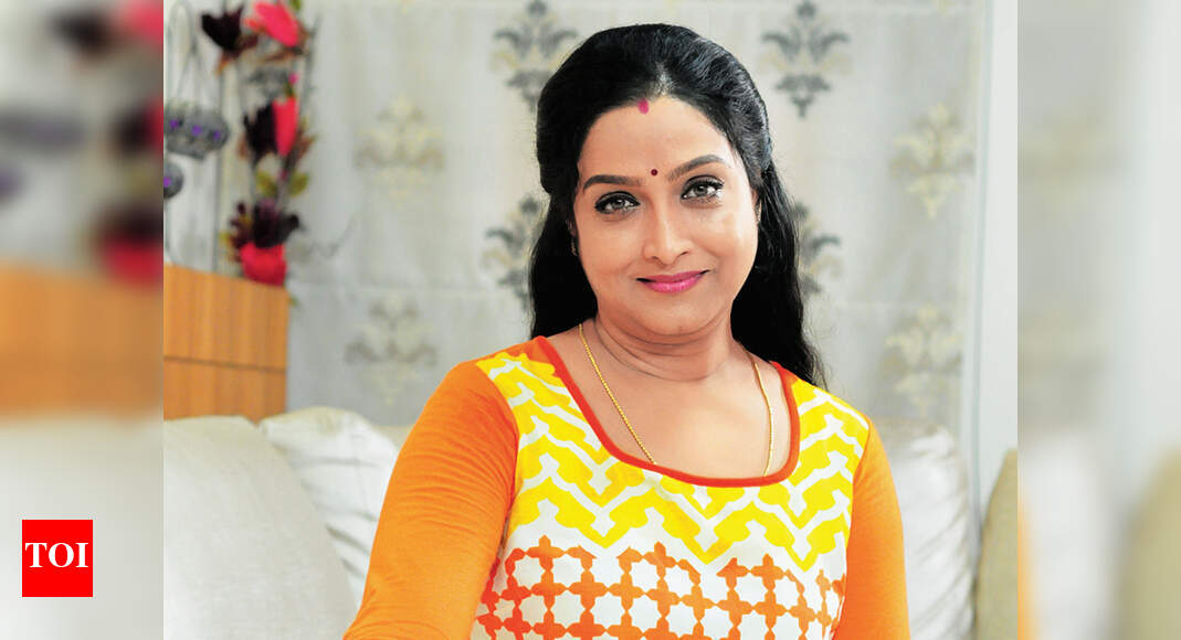 I wish to act with Mohanlal again: Shari - Times of India