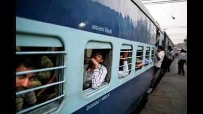 Caterer protest hits serving of food on duronto