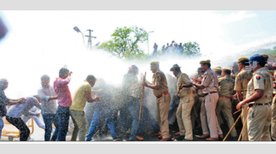 Youth Congress workers, cops clash in Civil Lines
