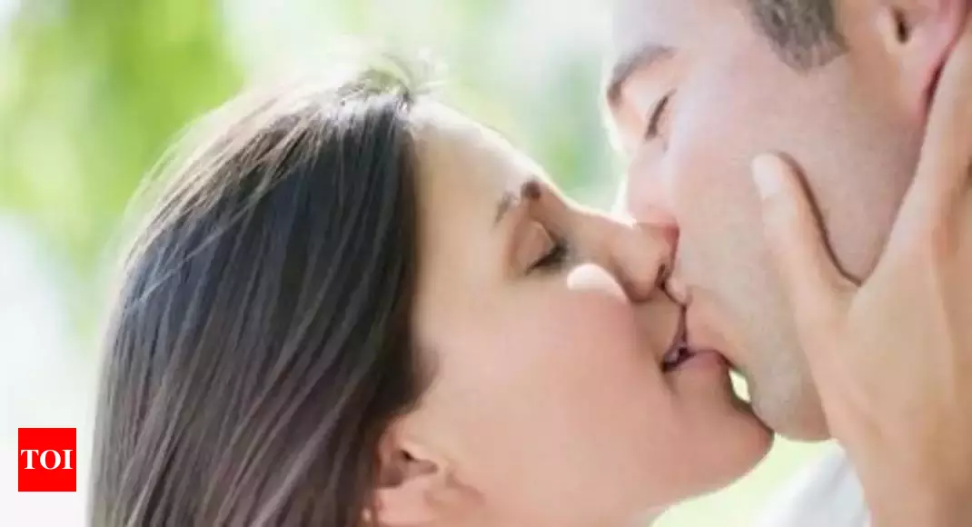 How to Kiss: 23 Different Ways to Kiss Your Partner