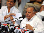 SP sacks Akhilesh aide Pawan Pandey