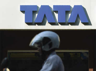Mistry hits back at Tata, warns financial mess