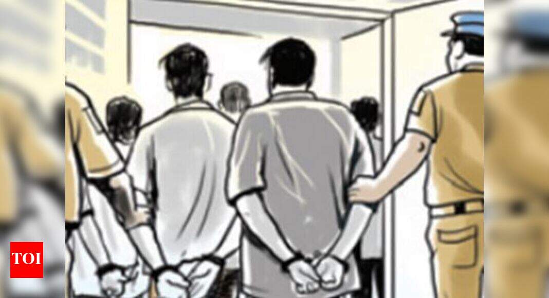 2 held, 1 gives up in bus stop murder case | Madurai News - Times of India