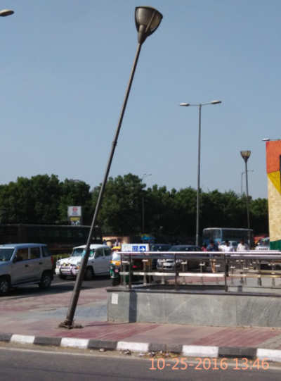 Pole tilts dangerously at JLN metro station