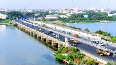 Chased by police, two kidnappers jump into Adyar river and escape