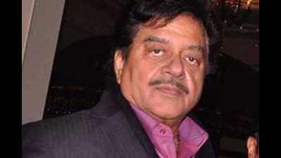 Shatrughan Sinha taunts Modi's 56" chest while praising Patna SSP for rescue of two kidnapped traders