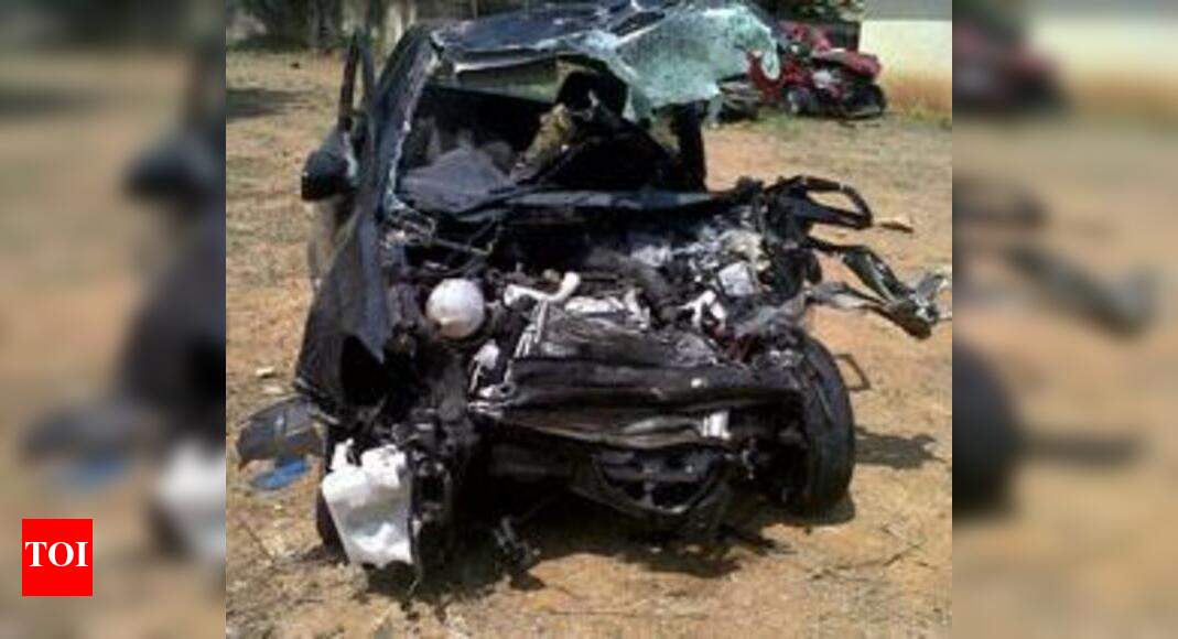 Two killed in car accident | Kochi News - Times of India