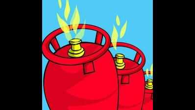 5 suffer serious burns in gas cylinder blast
