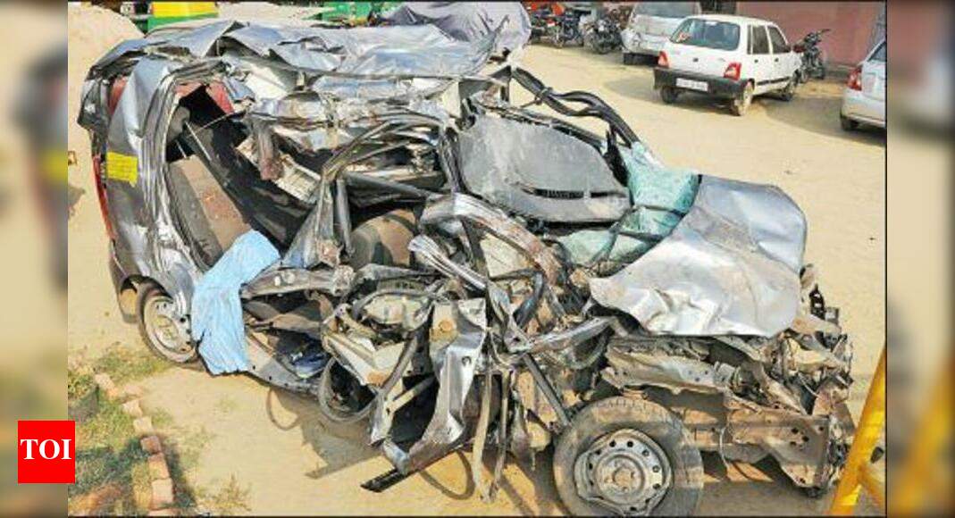 Two killed in car accident | Kochi News - Times of India