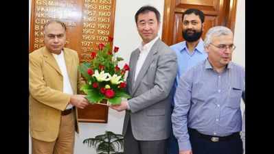 Nobel Laureate Takaaki Kajita delivers lecture on Neutrino research at DU