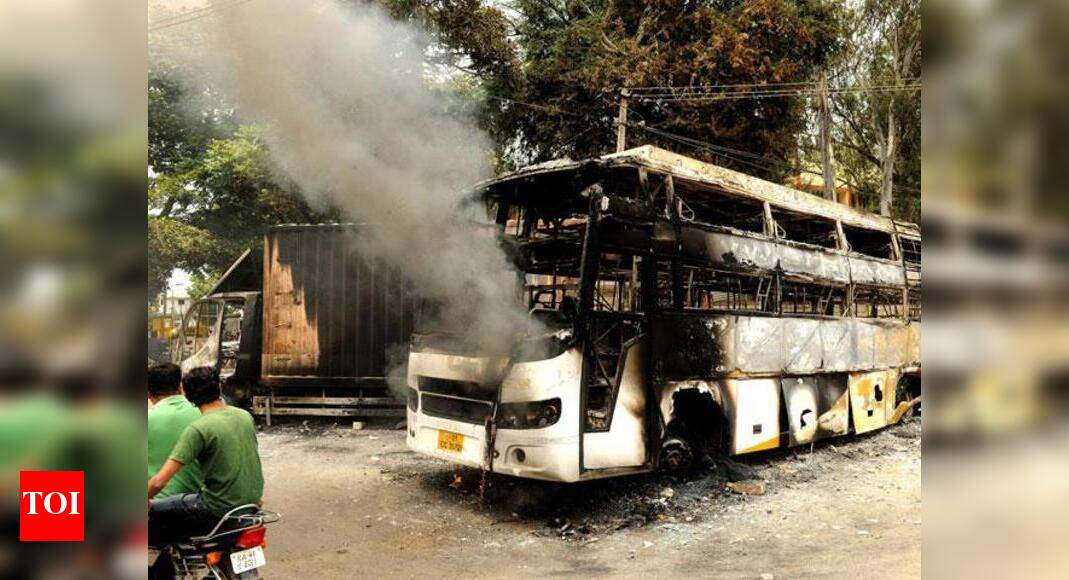 Lucky escape for 25 passengers as bus catches fire | Meerut News ...