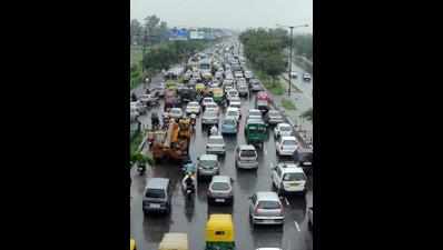 Automobile showrooms near NH66 lead to traffic chaos during peak hours