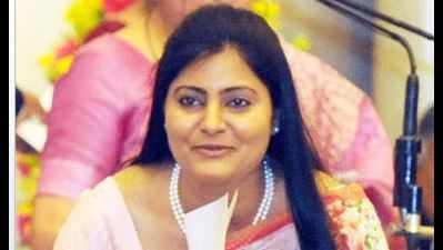 Anupriya Patel shown black flags by Congressmen in Mirzapur