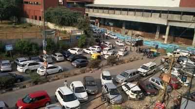 Traffic mess in Satya Niketan