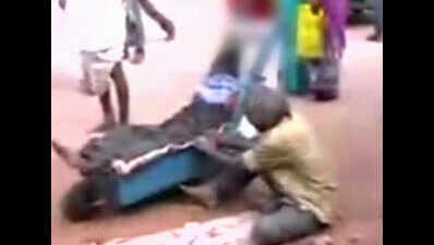 Beggar pushes wife's dead body on cart for 24 hours