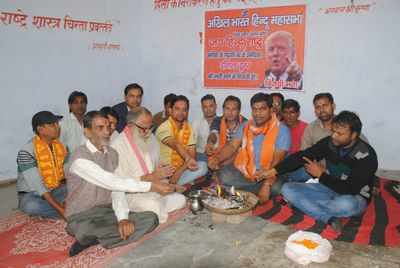 Ahead of US elections, Hindu Mahasabha members pray for Donald Trump's victory; conduct havan