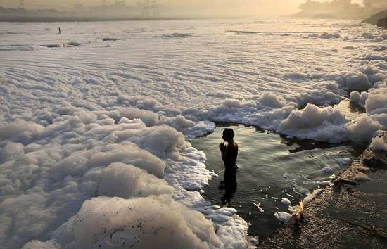 The Yamuna foams up due to Delhi's insane pollution levels
