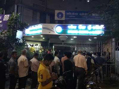 ATMs run dry as people rush to draw Rs 100 notes; many decline banned notes