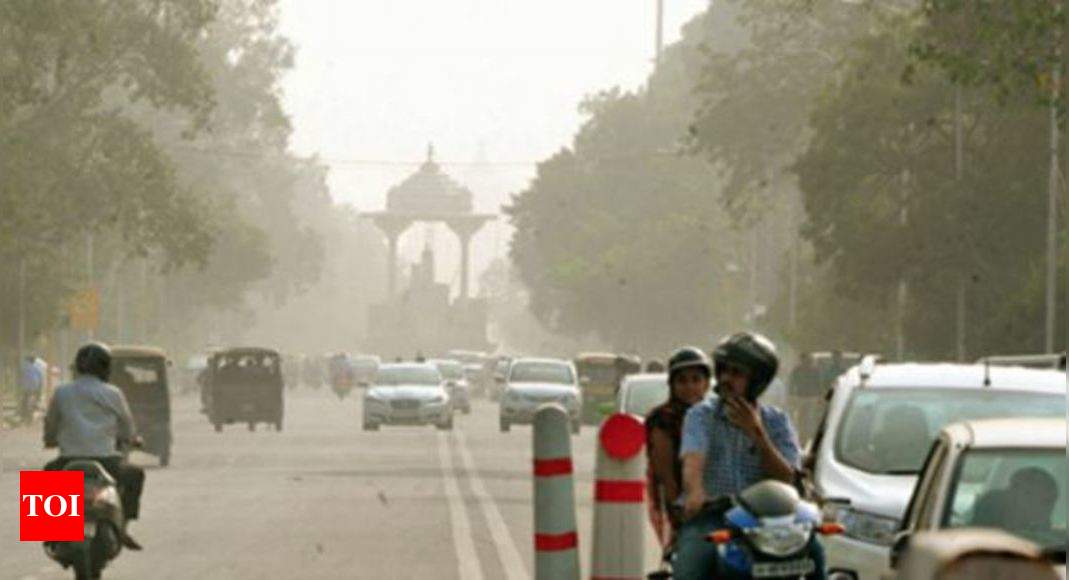 Fog hits road, rail traffic in Jaipur | Jaipur News - Times of India