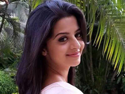 Vedhika calls for safety while performing stunts