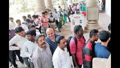 New notes for old: Citizens rush to banks, post offices