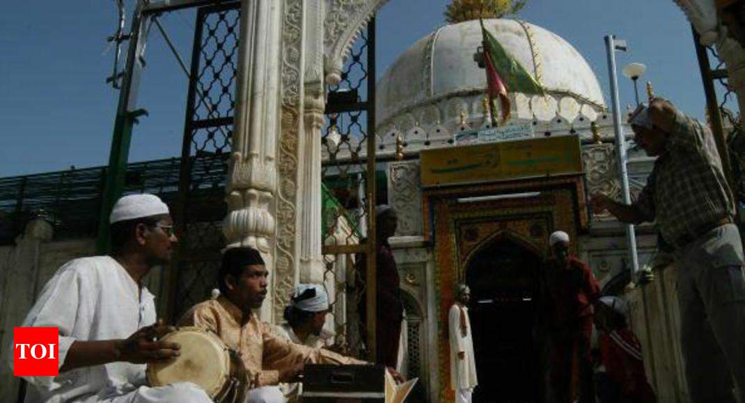 The Division of Mirrors and Chandeliers continues on a daily basis the work  of sustaining the chandeliers and mirrors of the Holy Shrine of the Master  Aba al-Fadl al-Abbas (peace be upon