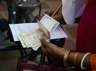 Govt extends use of demonetised notes for public utility payments till Nov 14
