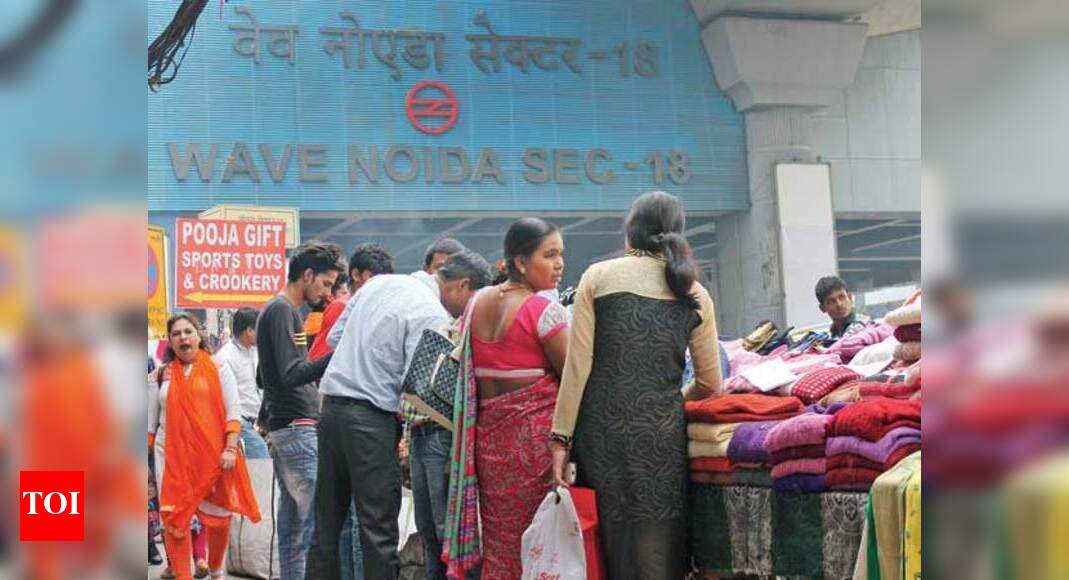Old notes still accepted at Noida’s open markets, but bargaining is a