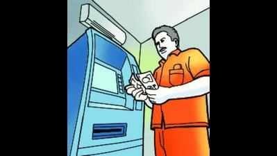 Allahabad sees long queues at banks, ATMs