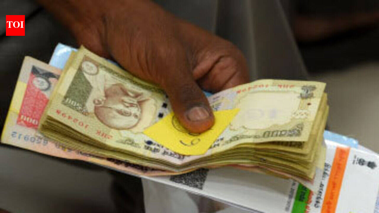 Deposits in banks cross Rs 3 lakh crore in four days