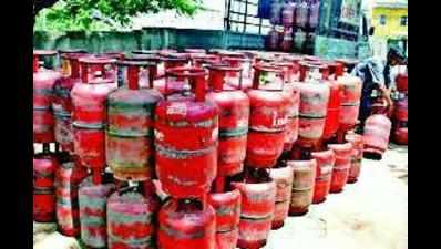 Crackdown on illegal LPG refilling units, 34 cylinders seized