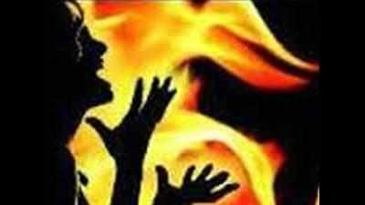 Woman immolates self in Memnagar