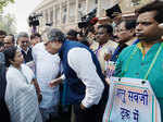 Mamata leads protest march on currency ban